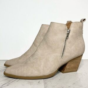 New! DV by Dolce Vita Kiki Bootie 9 1/2